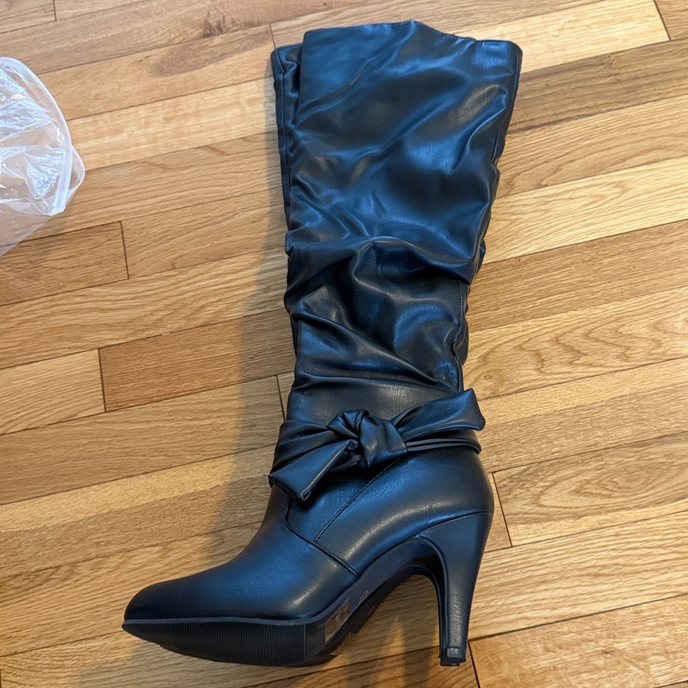 Black Knee-High Boots with Bow Detail